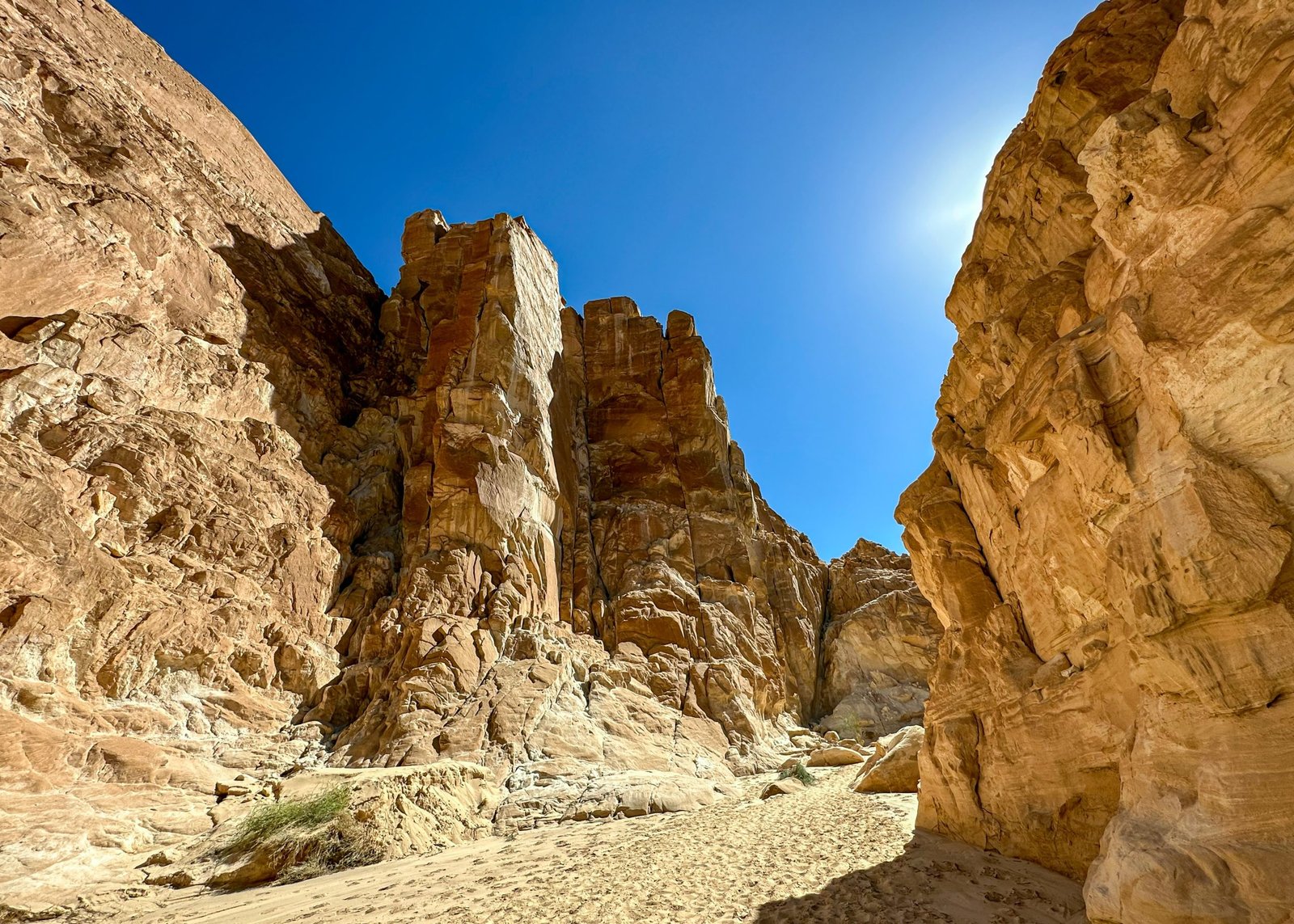 El Cañón Coloreado en Egipto: Guía de Lujo del Sinaí