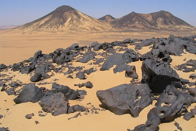 Desierto Blanco Y El Oasis De Bahariya Safari Privado de 2 Días