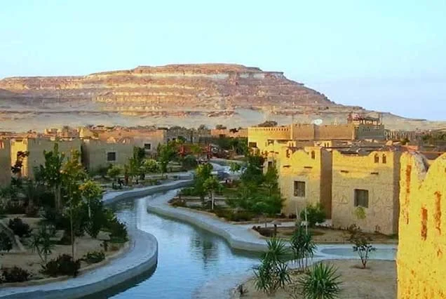 Desierto Blanco Y El Oasis De Bahariya Safari Privado de 3 Días