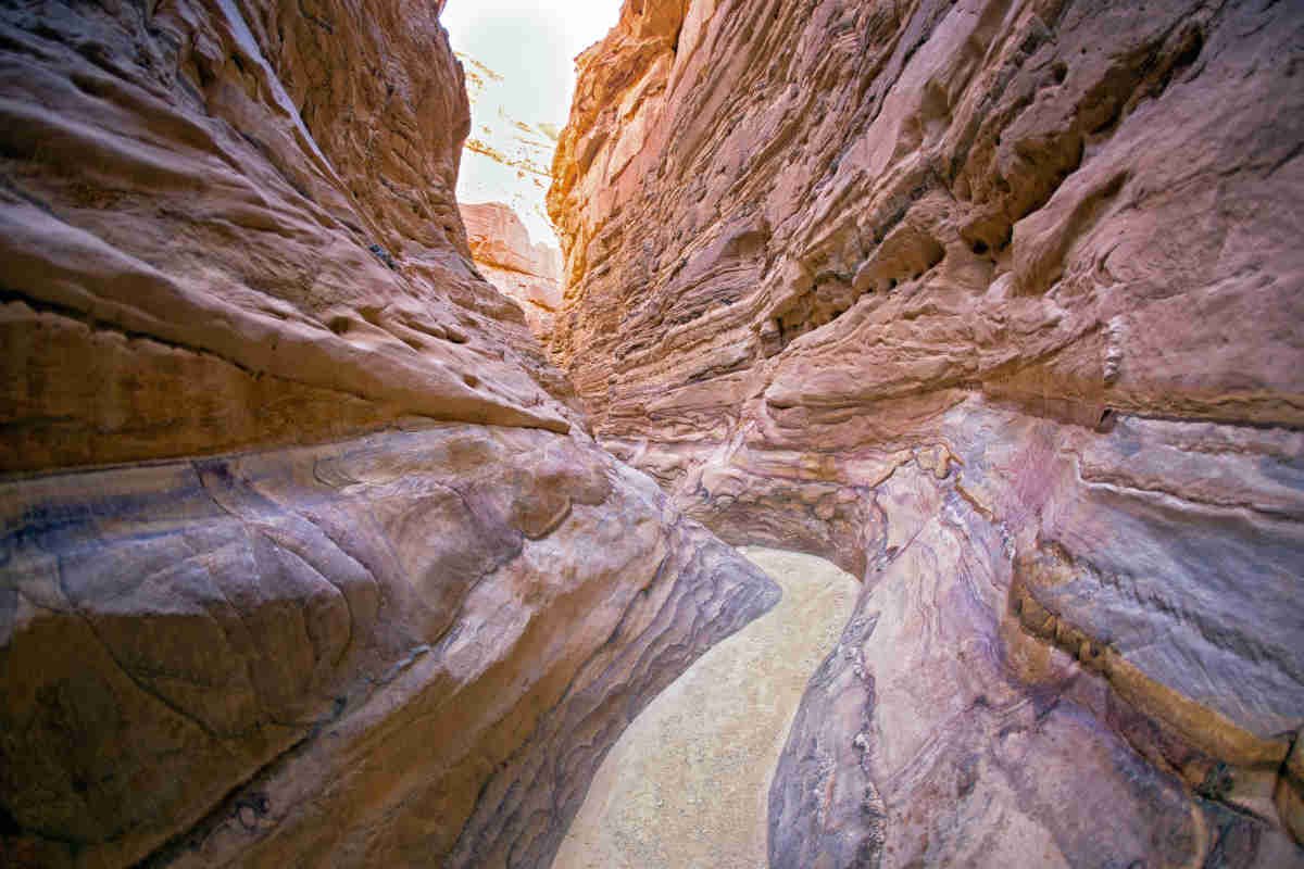 Cañón Colorido o Colored Canyon de Nuweiba: por qué visitarlo