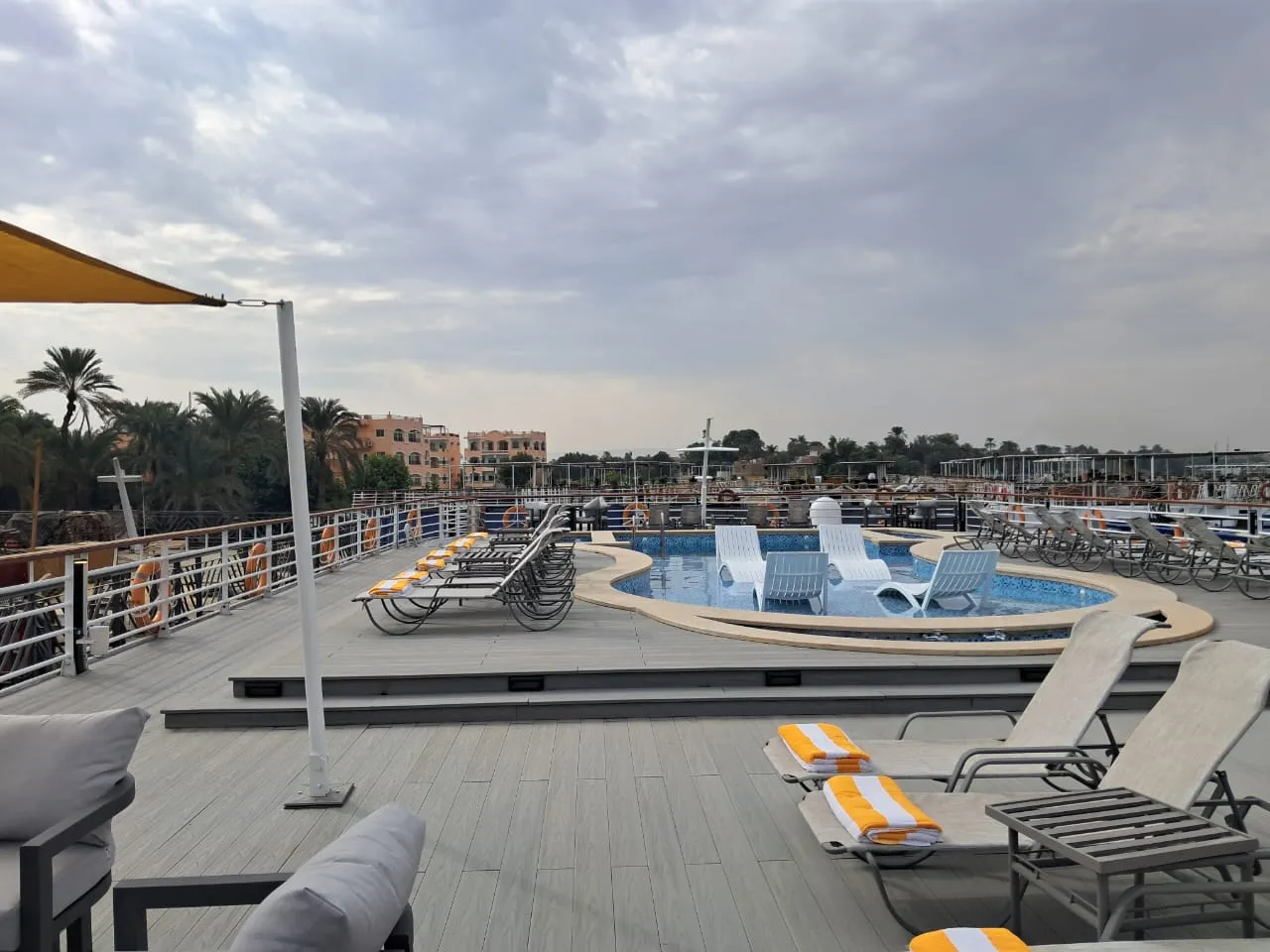 Crucero Nilo Nile Dolphin 4 Días Asuán Luxor