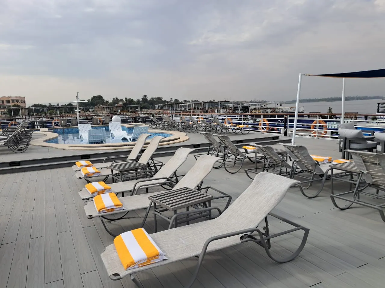 Crucero Nilo Nile Dolphin 4 Días Asuán Luxor