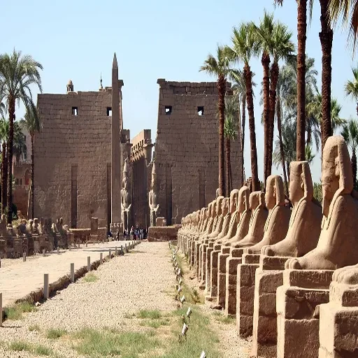 Expedición de Alta Gama: Crucero Luxor Abu Simbel de 5 Días