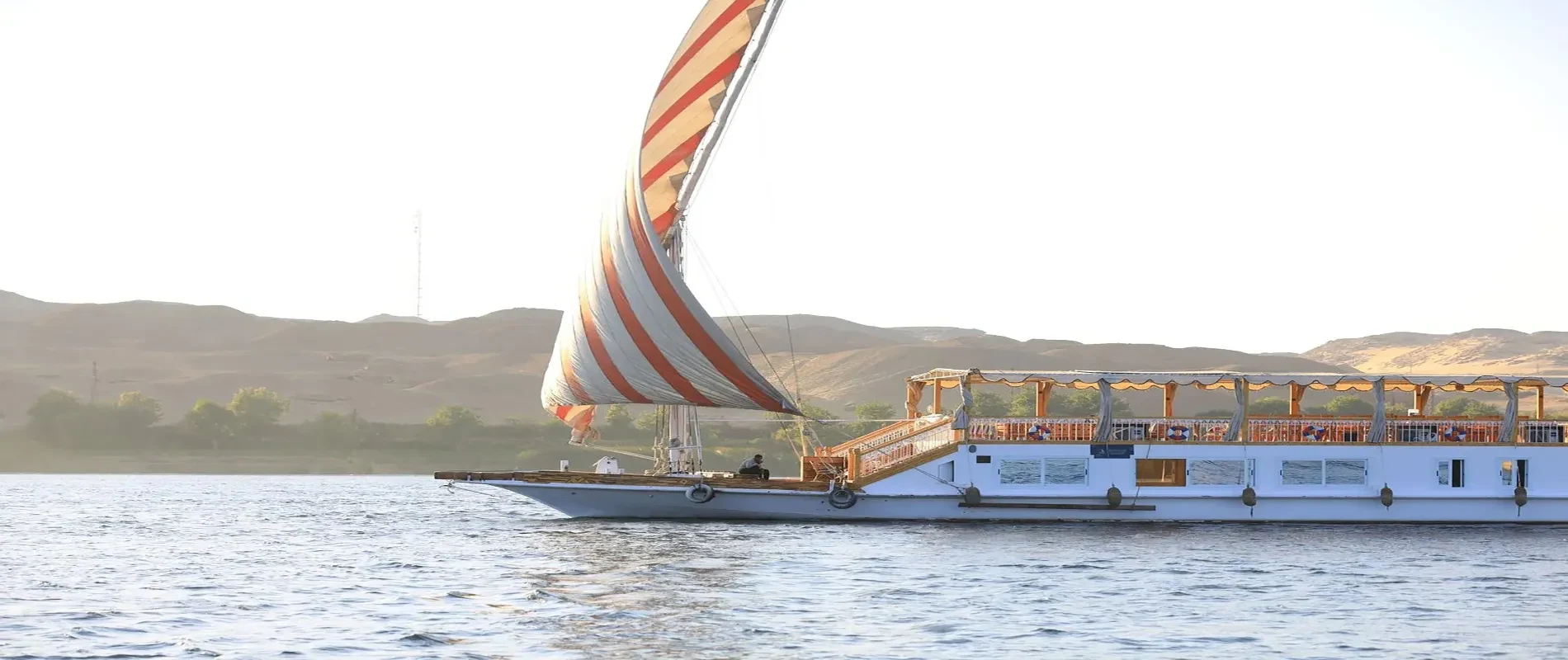 Dahabiya Crucero Nilo Three Pyramids 5 Días Luxor Asuán