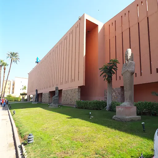 Museo De Luxor: Tesoros del Arte Faraónico y la Eternidad