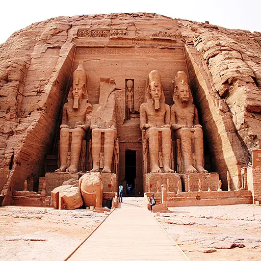 Historia y Colosos en la Frontera Sur Tour De Aswan a Abu Simbel en Autobús