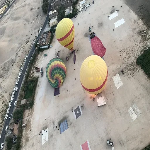 Aventura sobre las Nubes: Viaje en Globo Luxor en Privado