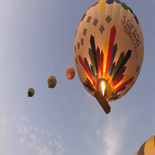 Aventura sobre las Nubes: Viaje en Globo Luxor en Privado