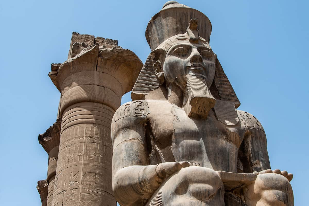 Ramsés II: Biografía, Legado y Maravillas del Faraón