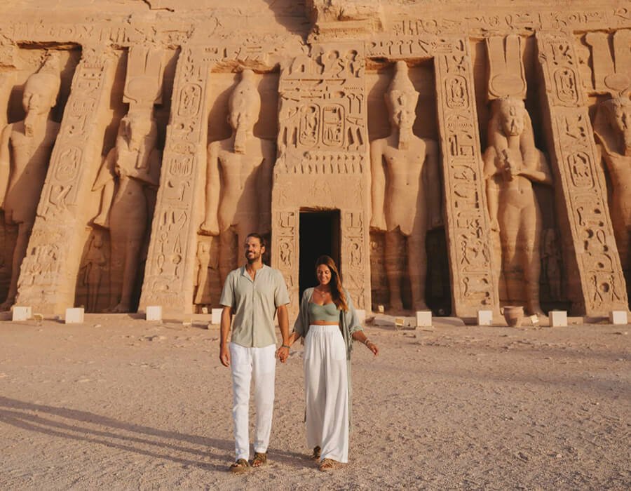 El Despertar de los Colosos Nubios Tour a Abu Simbel con Pernoctación