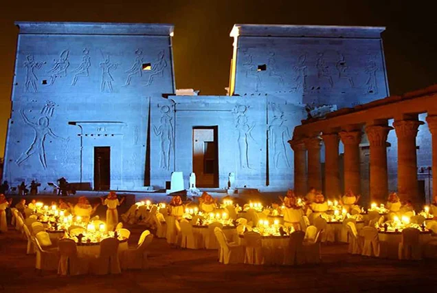 Magia Bajo las Estrellas en Asuán Espectáculo de Luz y Sonido en el Templo de Filae
