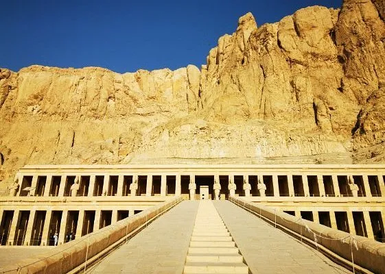 Luxor Y Aswan Tour VIP de 2 Días desde El Cairo con Abu Simbel y Vuelos