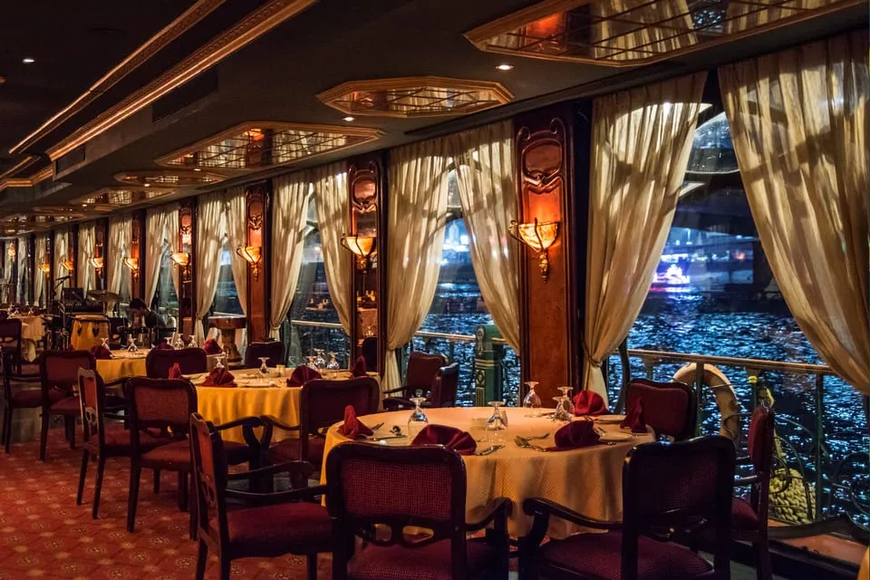 Disfrute de una Velada Inolvidable con el Mejor Crucero Con Cena en El Cairo