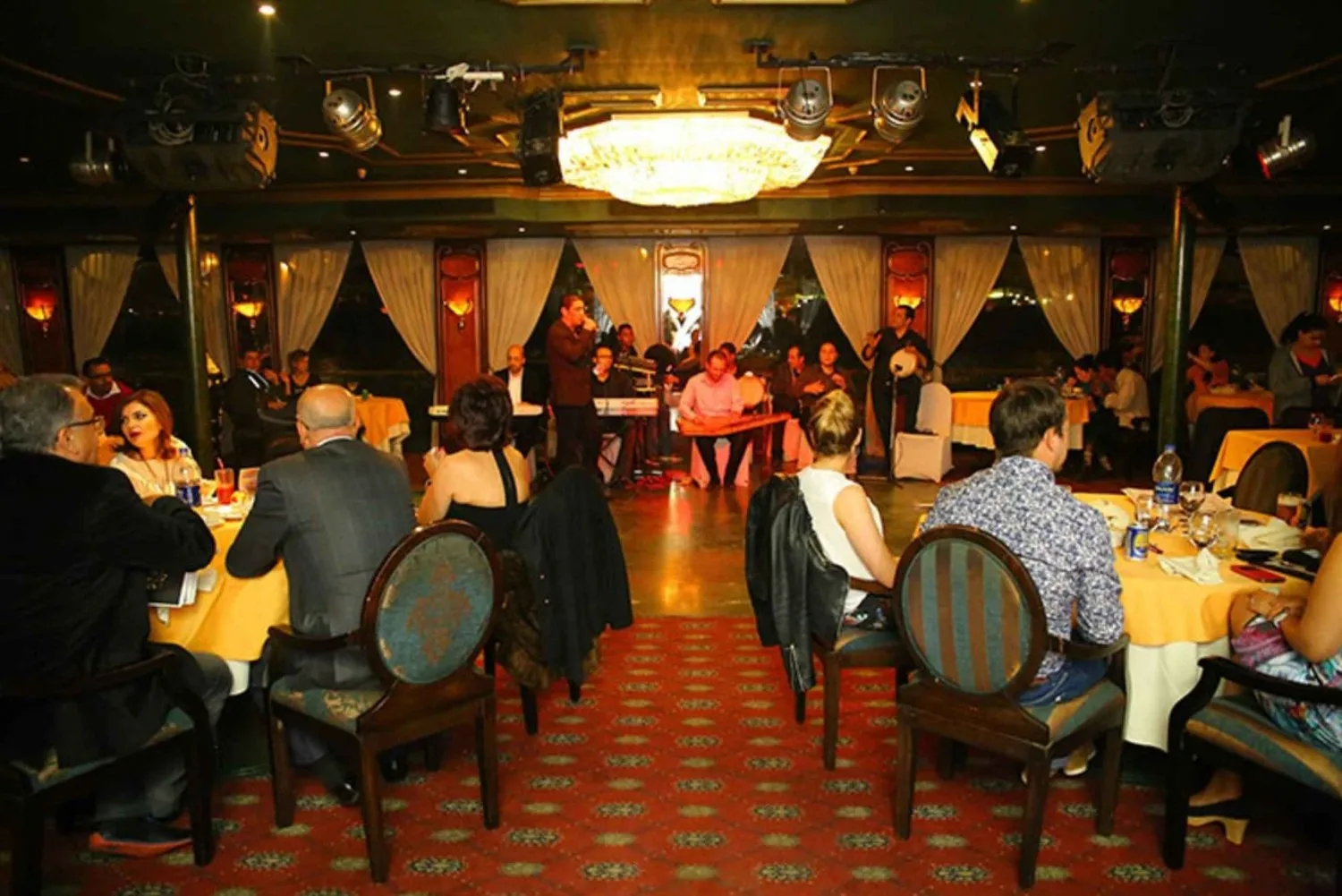 Disfrute de una Velada Inolvidable con el Mejor Crucero Con Cena en El Cairo