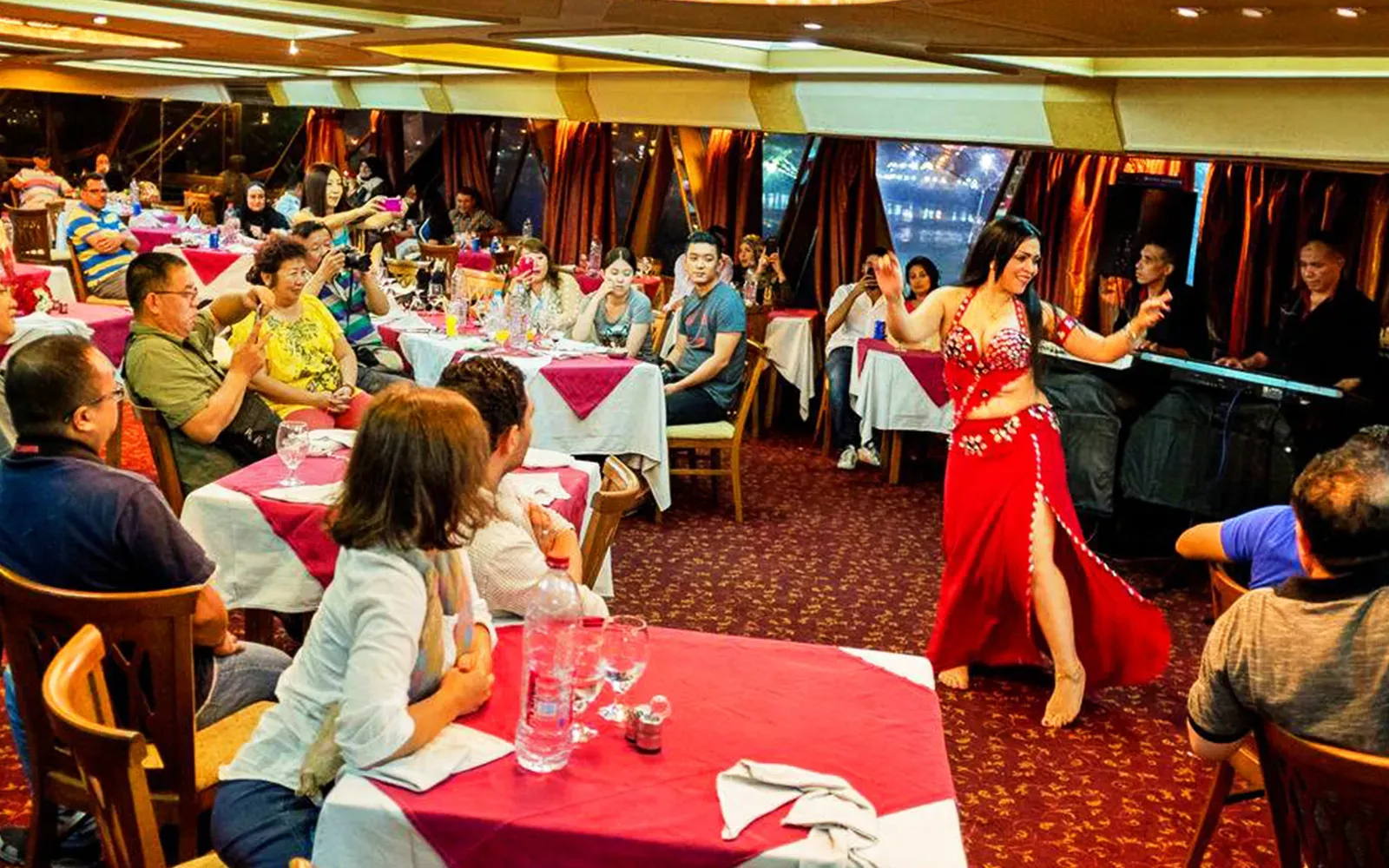 Disfrute de una Velada Inolvidable con el Mejor Crucero Con Cena en El Cairo