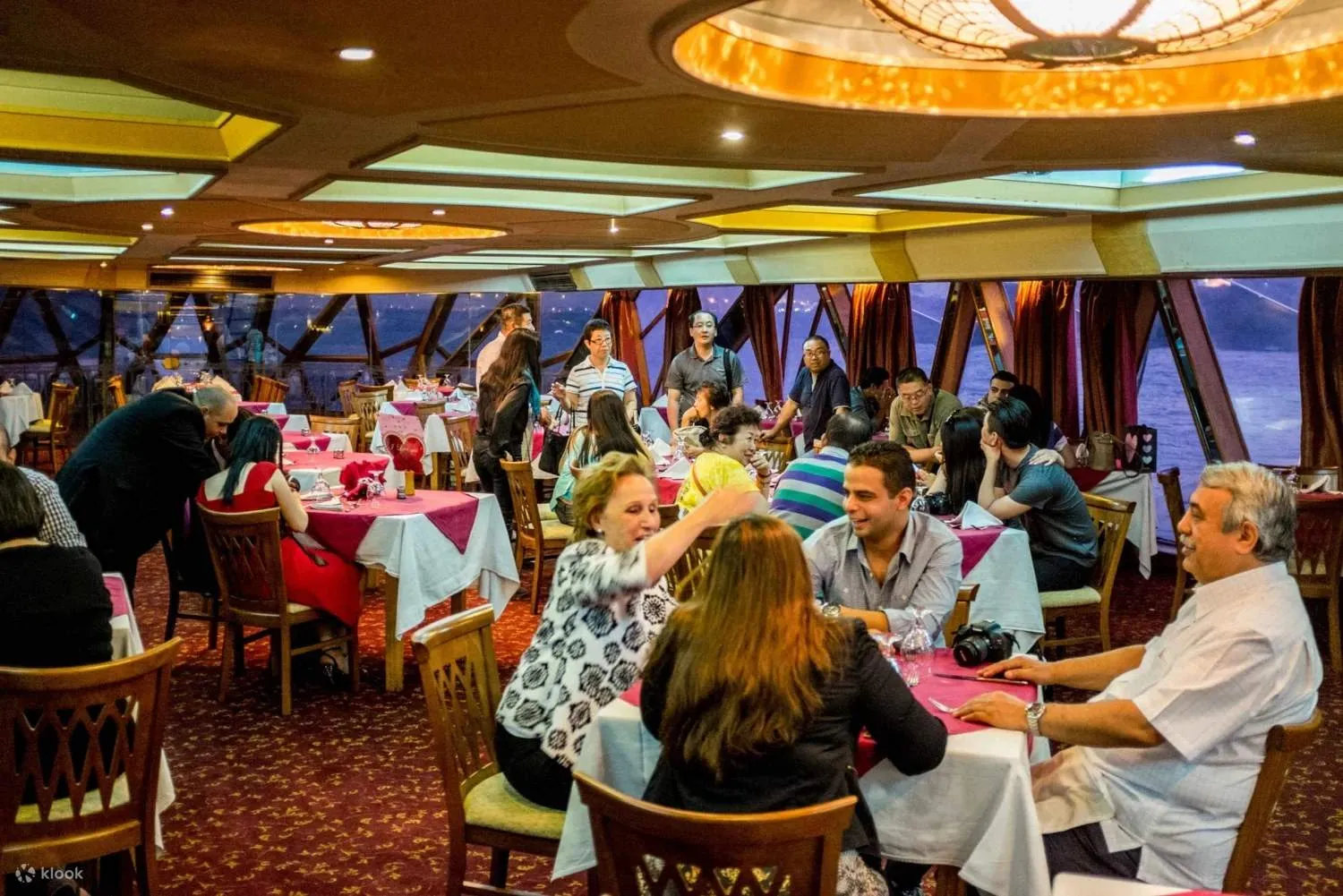 Disfrute de una Velada Inolvidable con el Mejor Crucero Con Cena en El Cairo